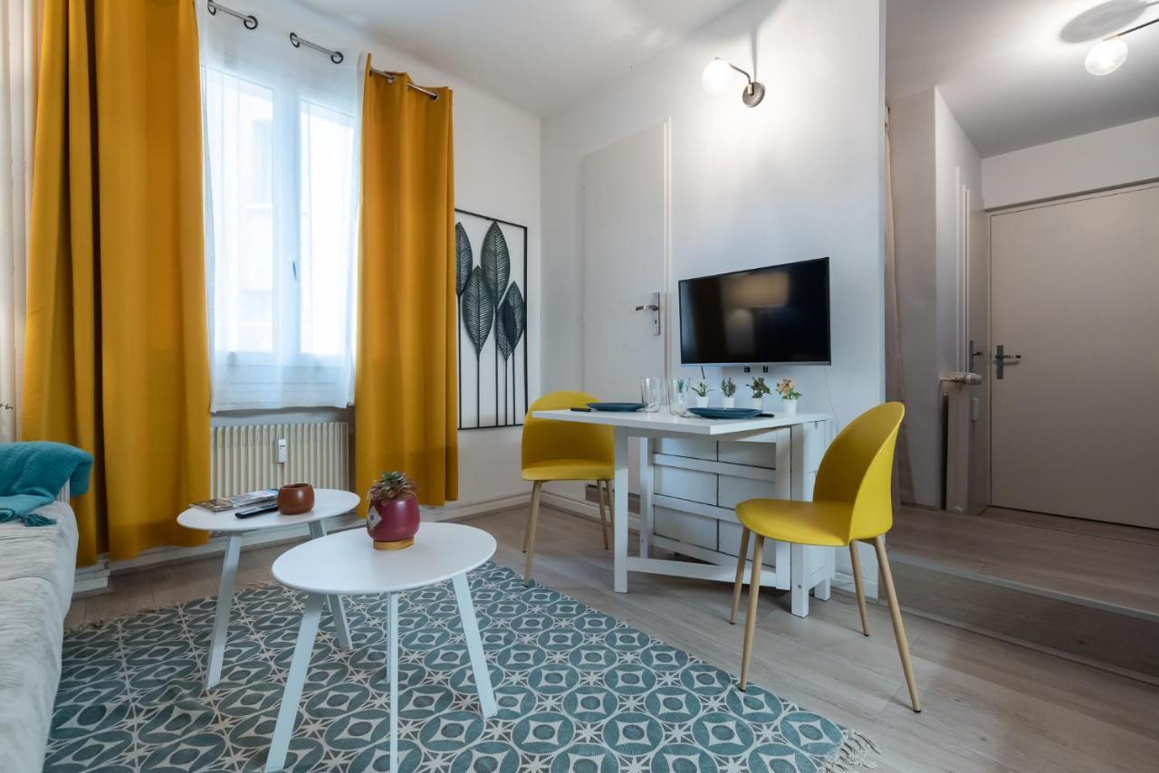 studio blue confort , proche gare part dieu Appartement Villeurbanne Buitenkant foto