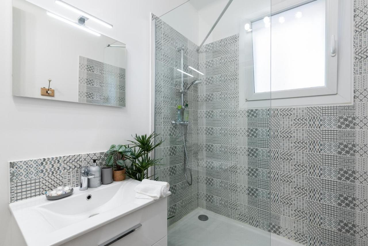 studio blue confort , proche gare part dieu Appartement Villeurbanne Buitenkant foto